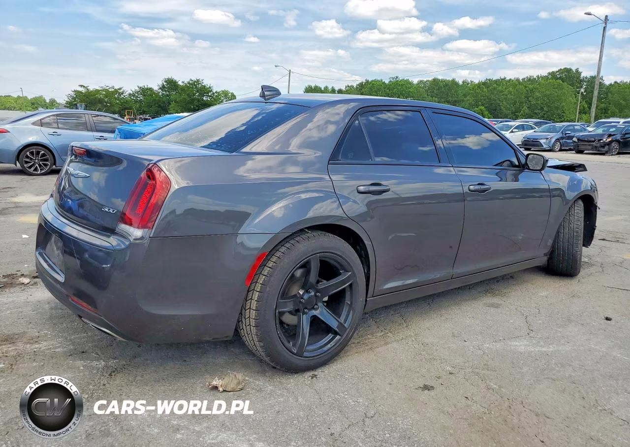 2019 Chrysler 300 Touring VIN:2C3CCAAG8KH610298 - 3
