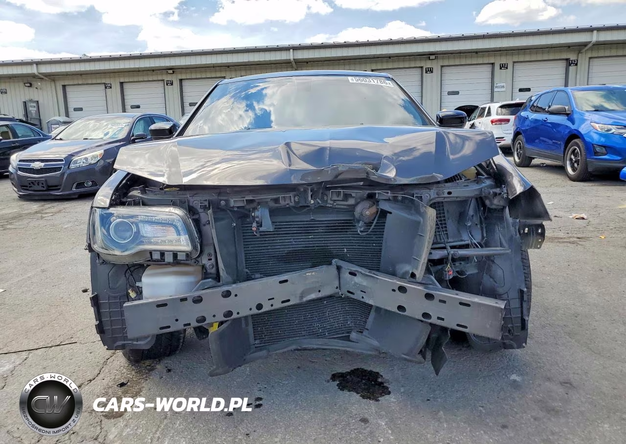 2019 Chrysler 300 Touring VIN:2C3CCAAG8KH610298 - 5