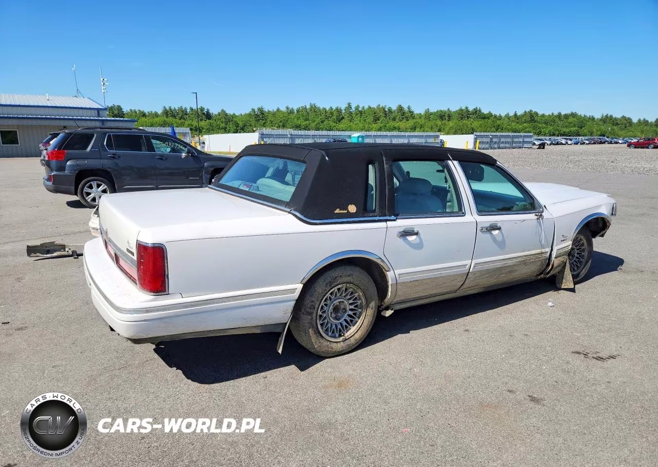 1997 Lincoln Town Car Executive VIN:1LNLM81W4VY626318 - 3