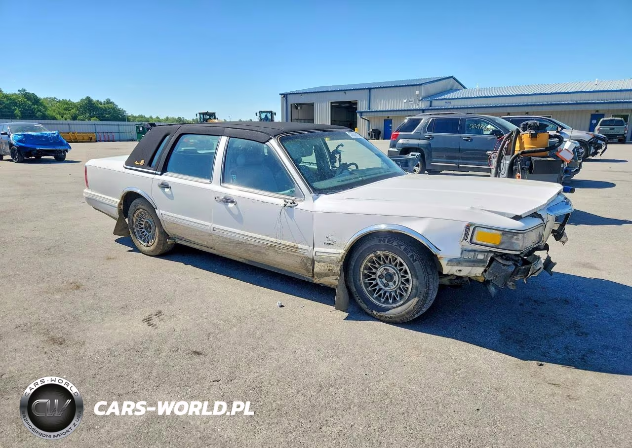 1997 Lincoln Town Car Executive VIN:1LNLM81W4VY626318 - 4