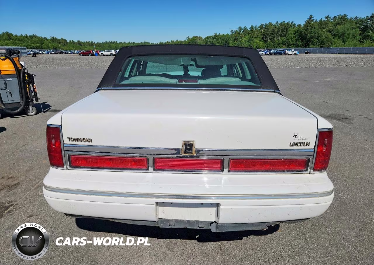 1997 Lincoln Town Car Executive VIN:1LNLM81W4VY626318 - 6