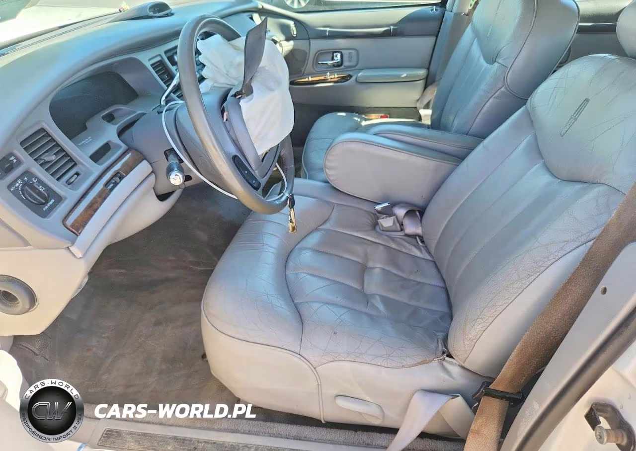 1997 Lincoln Town Car Executive VIN:1LNLM81W4VY626318 - 7