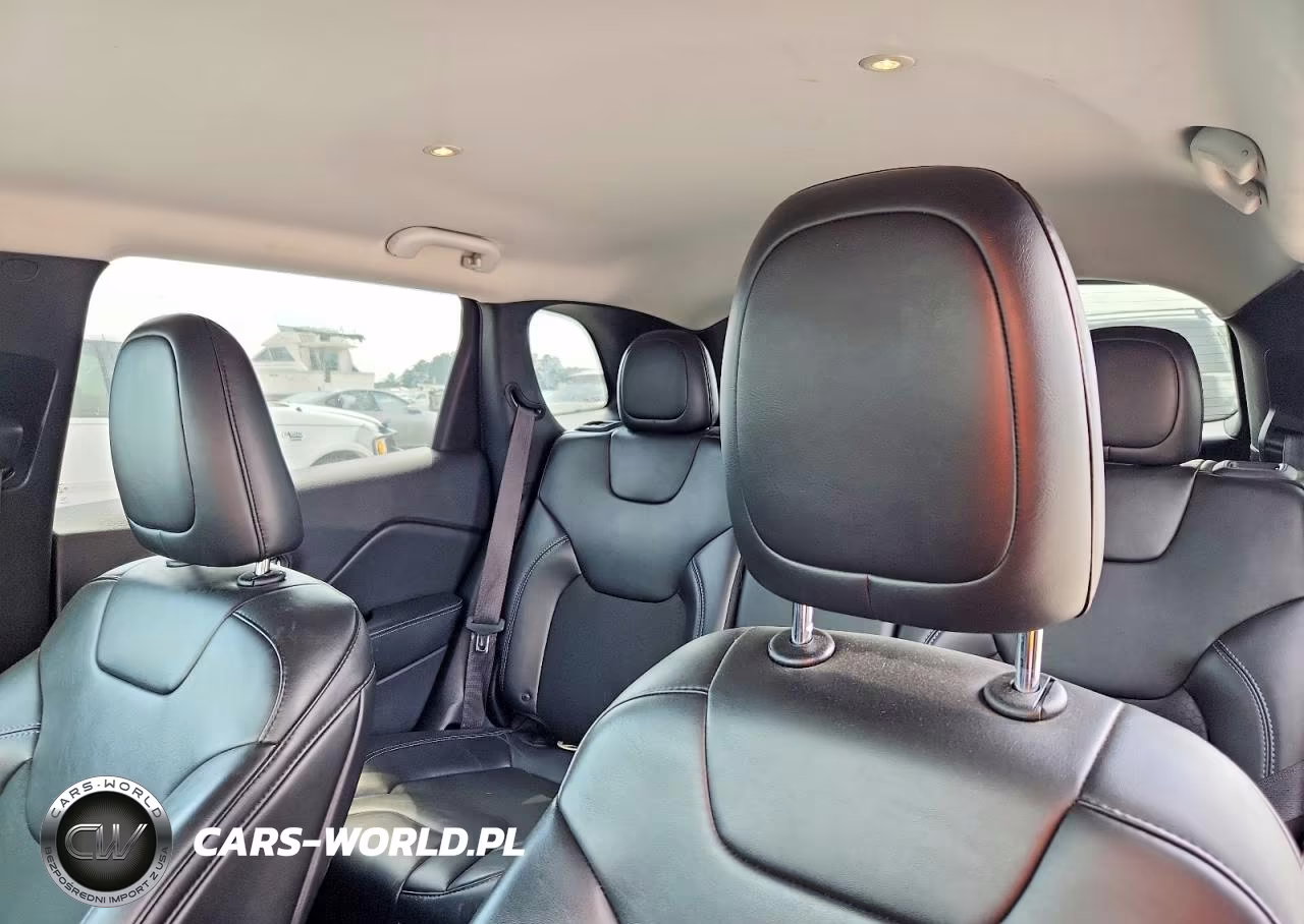 2019 Jeep Cherokee Latitude Plus VIN:1C4PJMLB3KD341257 - 10