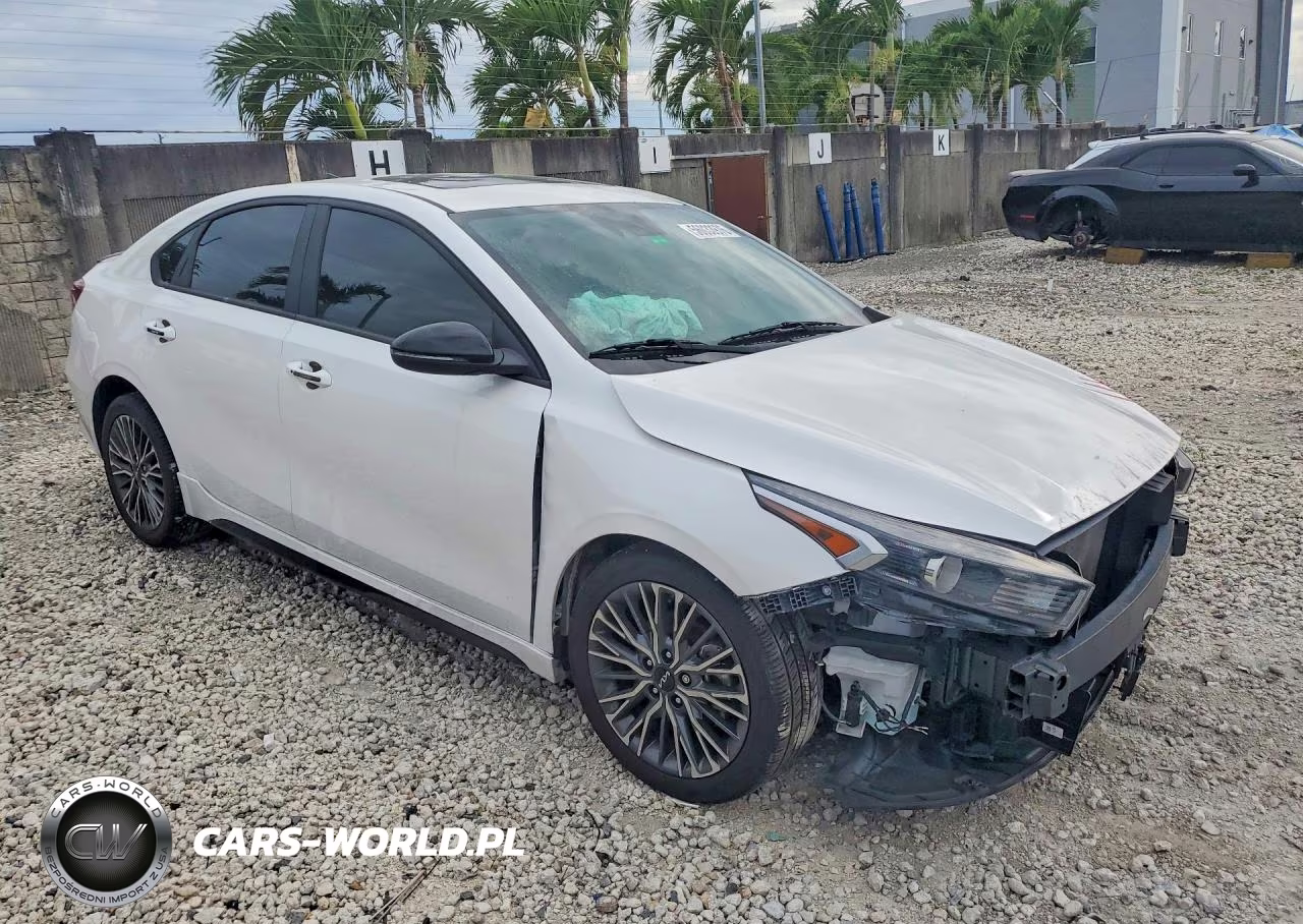 2022 Kia Forte Gt Line VIN:3KPF54AD7NE491346 - 4
