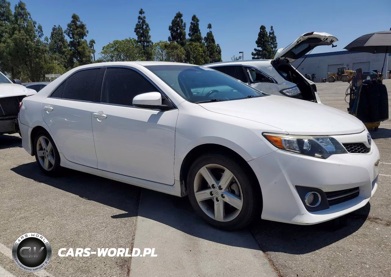 2013 Toyota Camry Se VIN:4T1BF1FK0DU239094 - 4