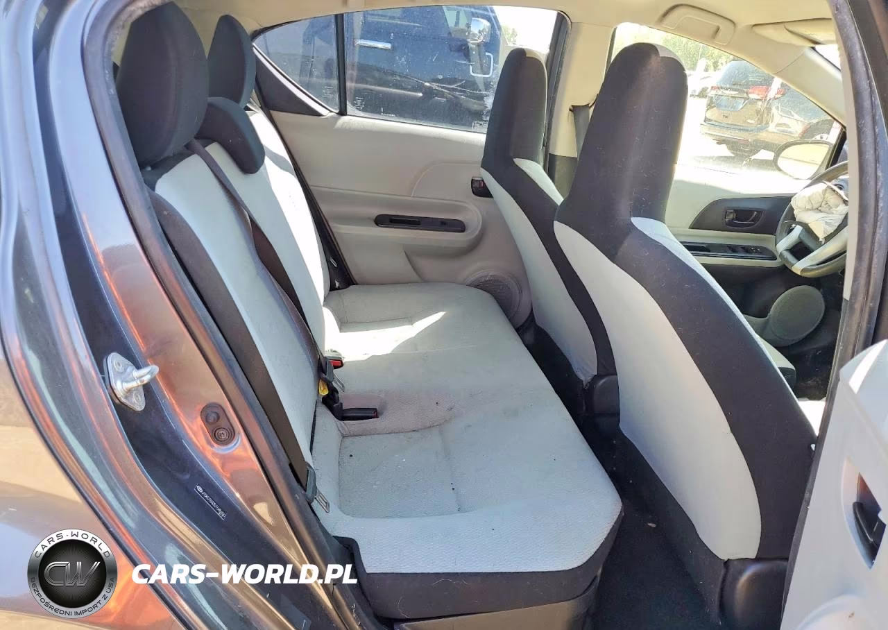 2013 Toyota Prius C VIN:JTDKDTB33D1545650 - 10