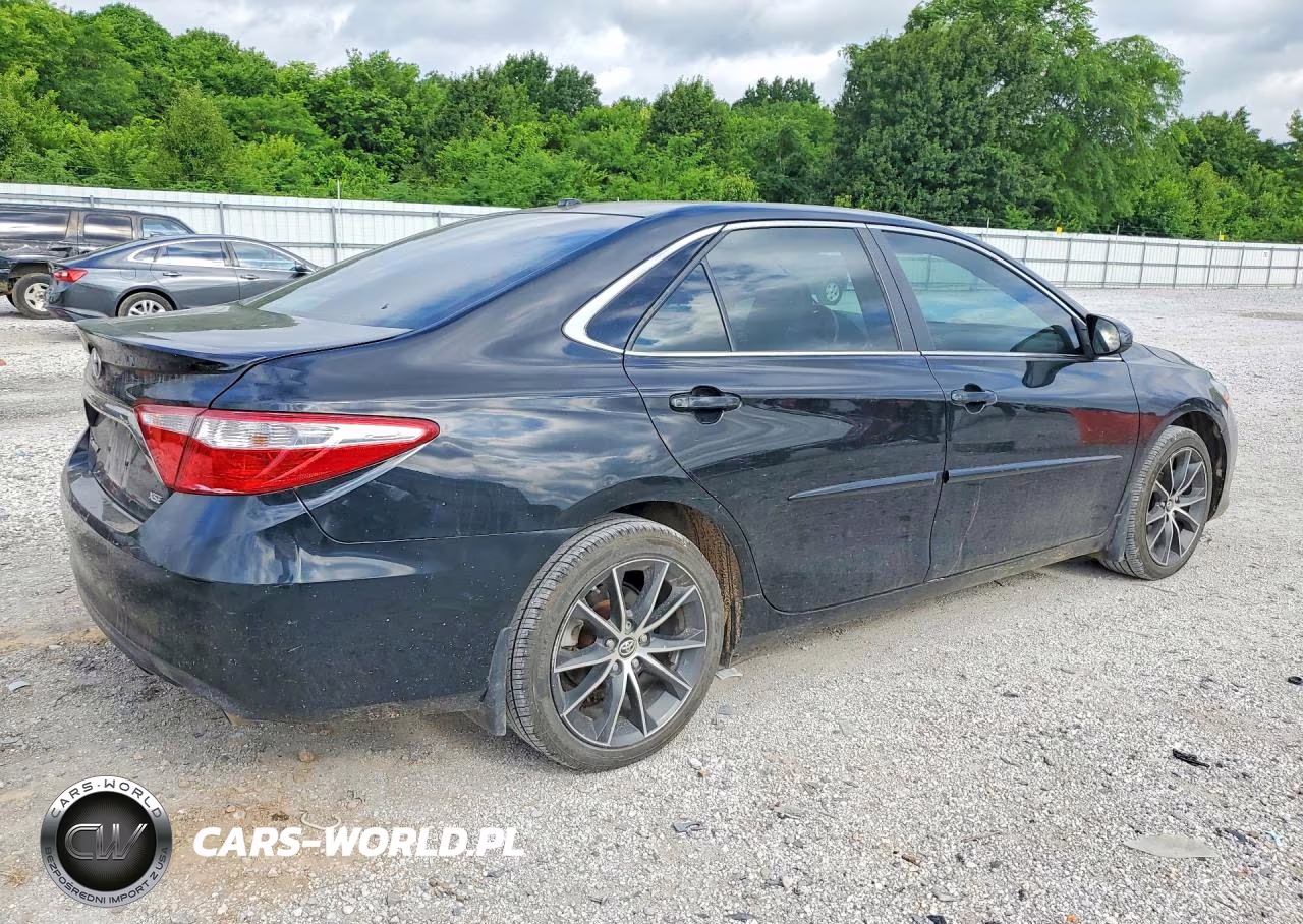 2015 Toyota Camry Xse VIN:4T1BF1FK3FU490565 - 3