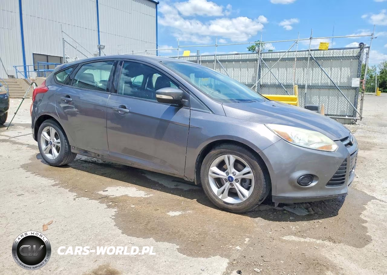 2014 Ford Focus Se VIN:1FADP3K22EL410775 - 4