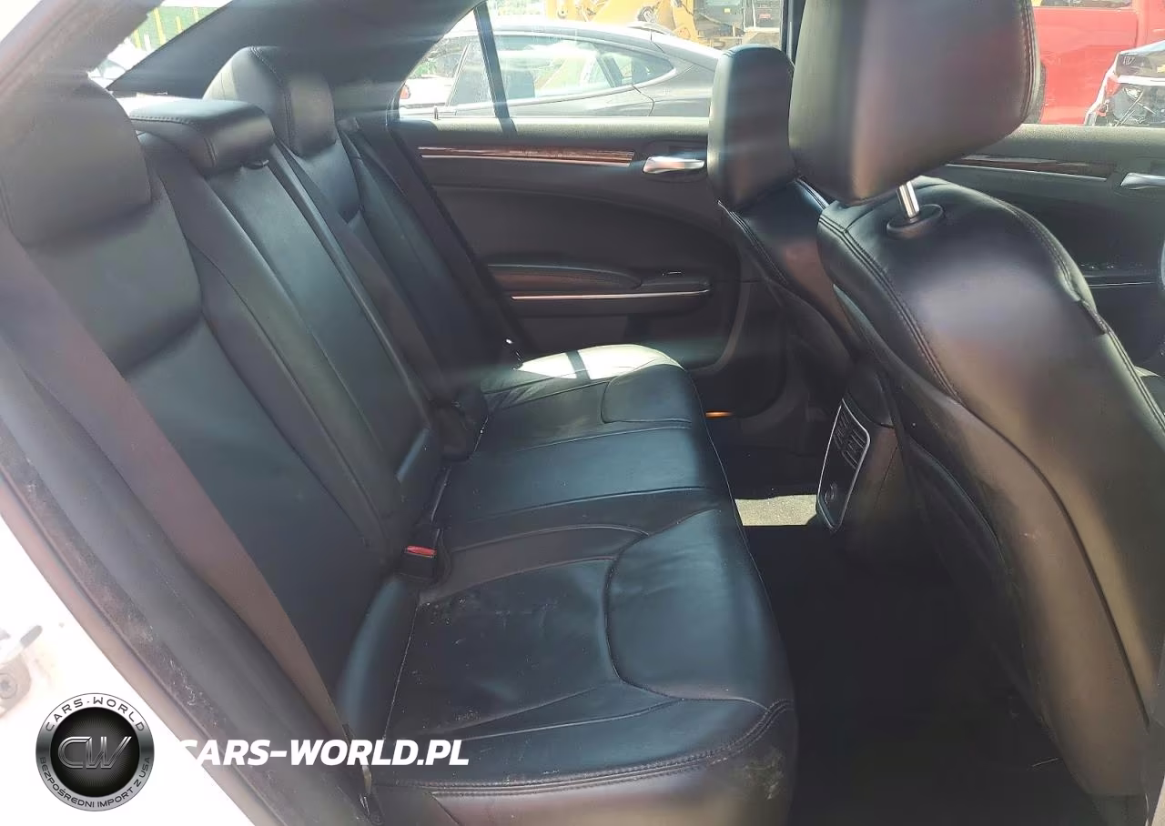 2014 Chrysler 300 VIN:2C3CCARGXEH149226 - 10