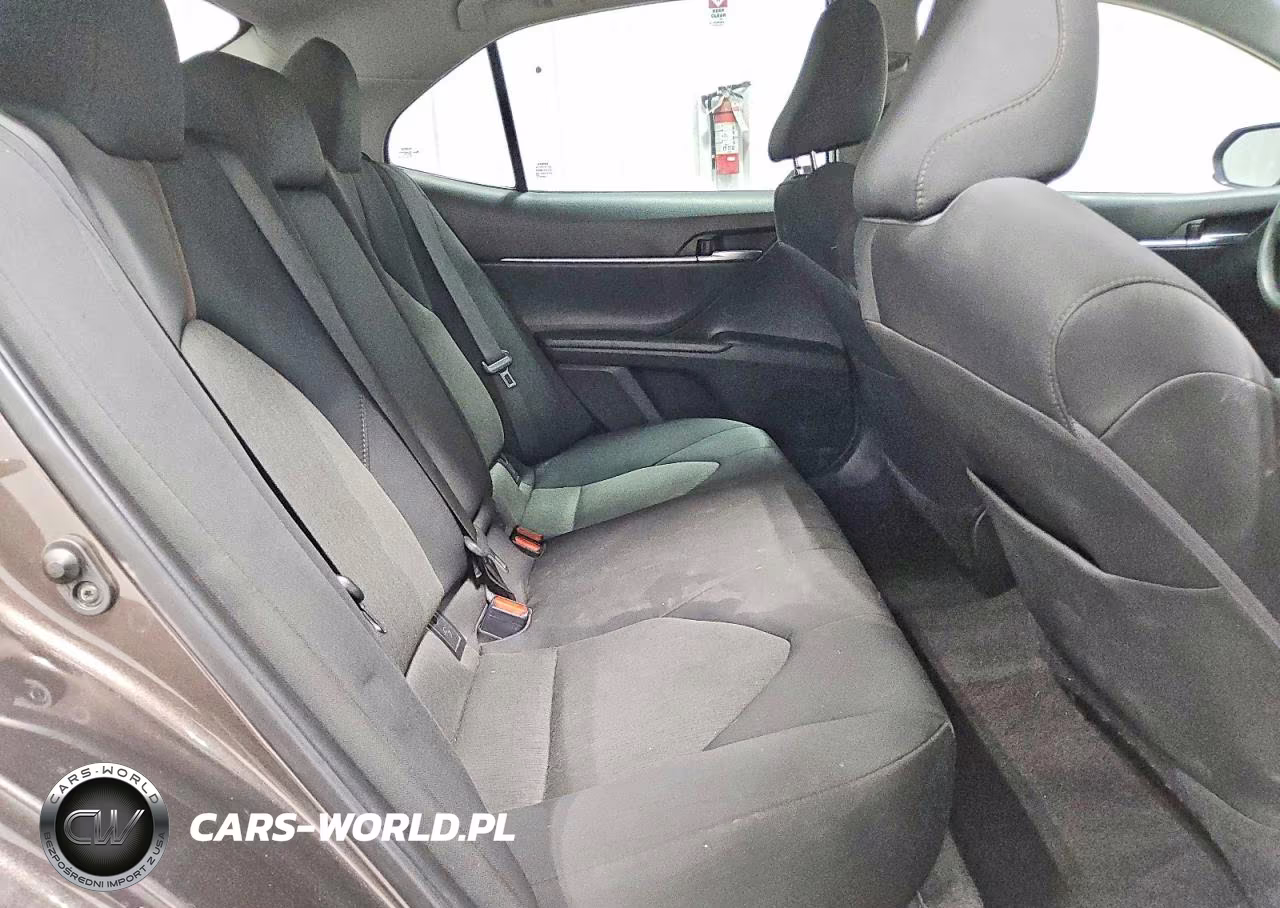2019 Toyota Camry Le VIN:4T1B11HK3KU812319 - 10