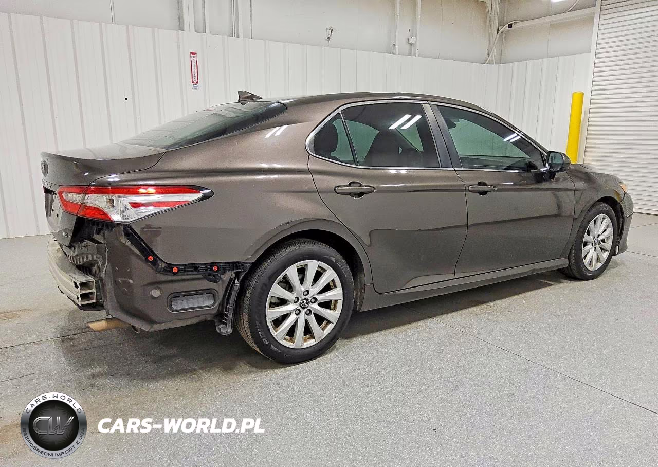 2019 Toyota Camry Le VIN:4T1B11HK3KU812319 - 3