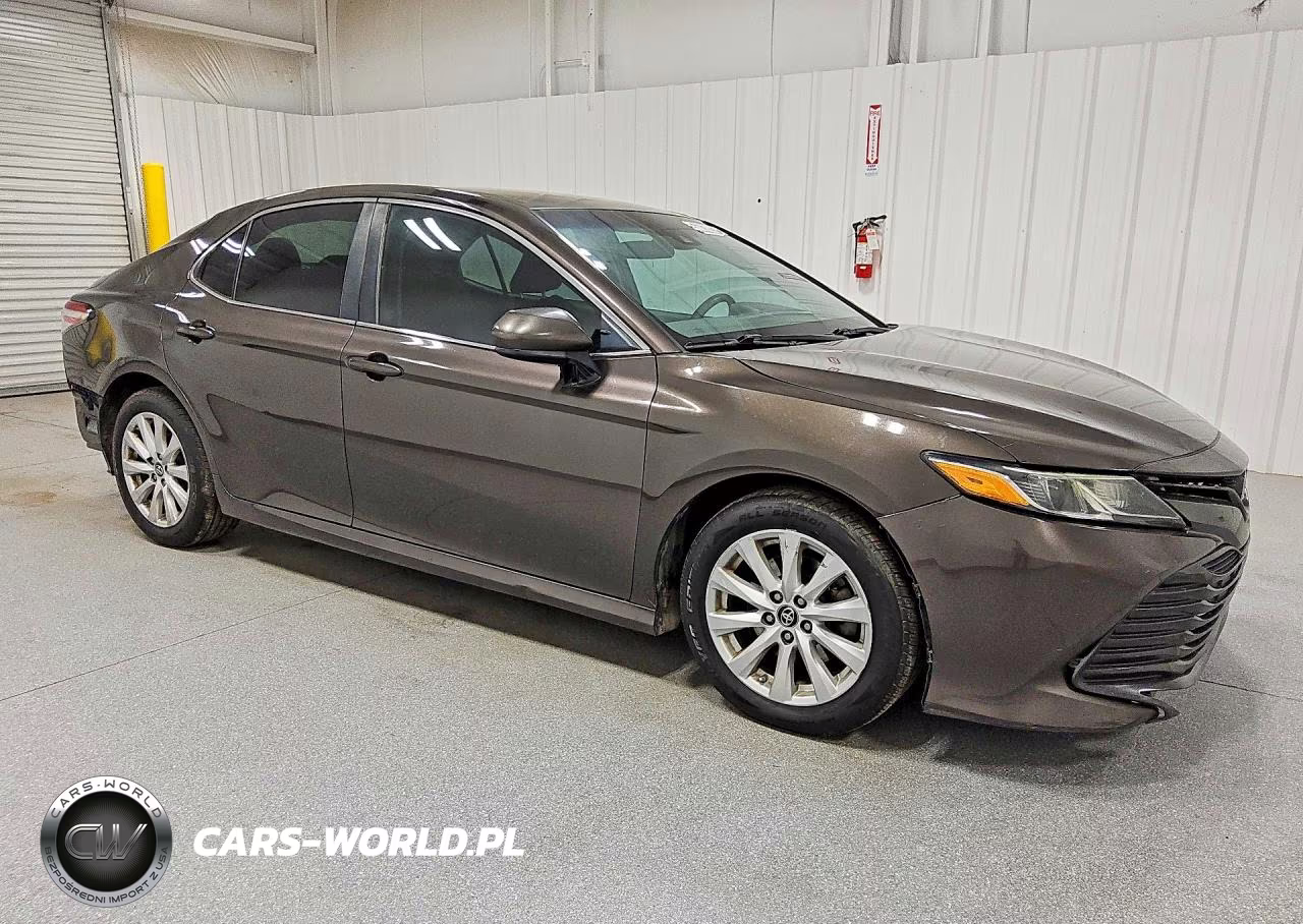 2019 Toyota Camry Le VIN:4T1B11HK3KU812319 - 4