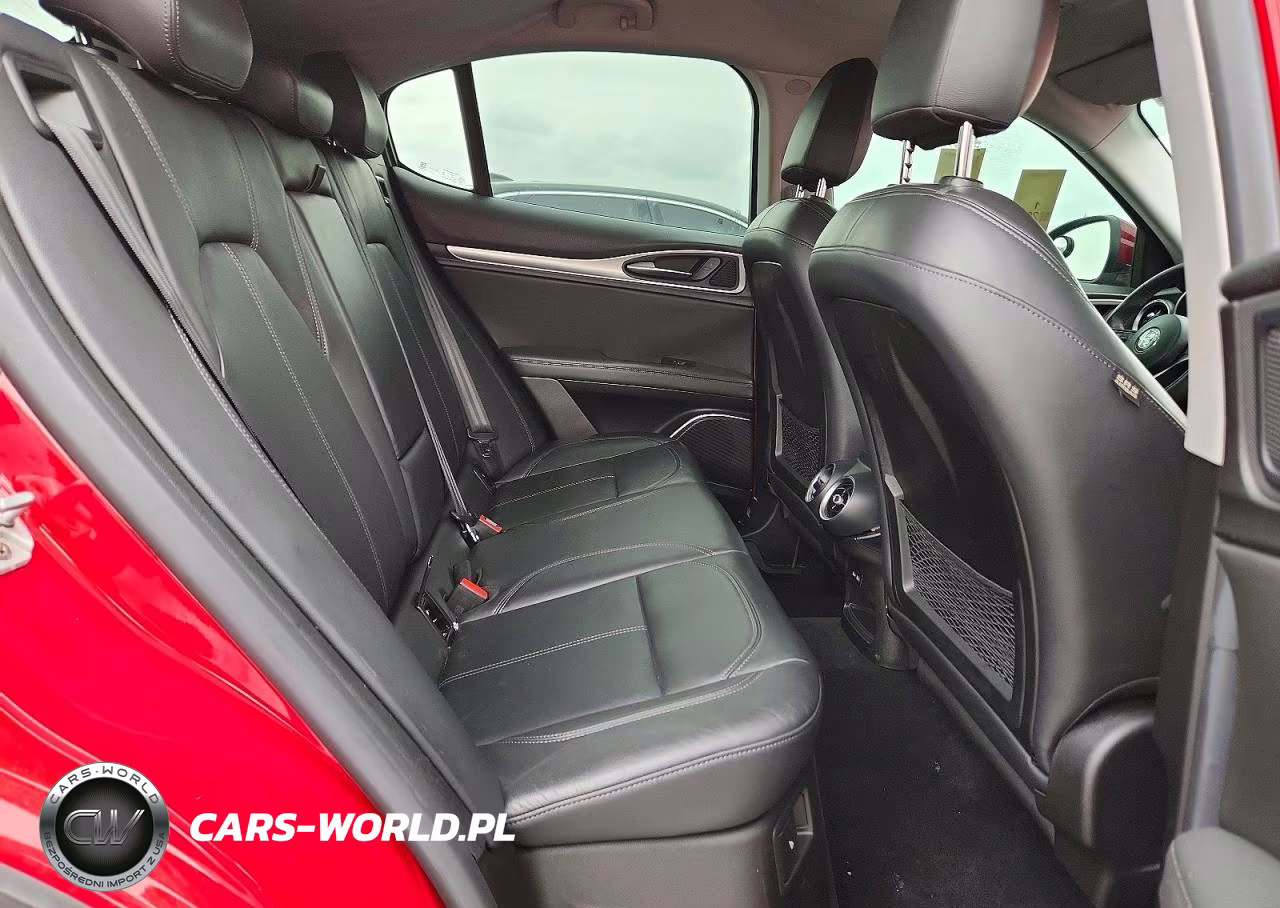 2018 Alfa Romeo Stelvio VIN:ZASFAKAN5J7B59660 - 11