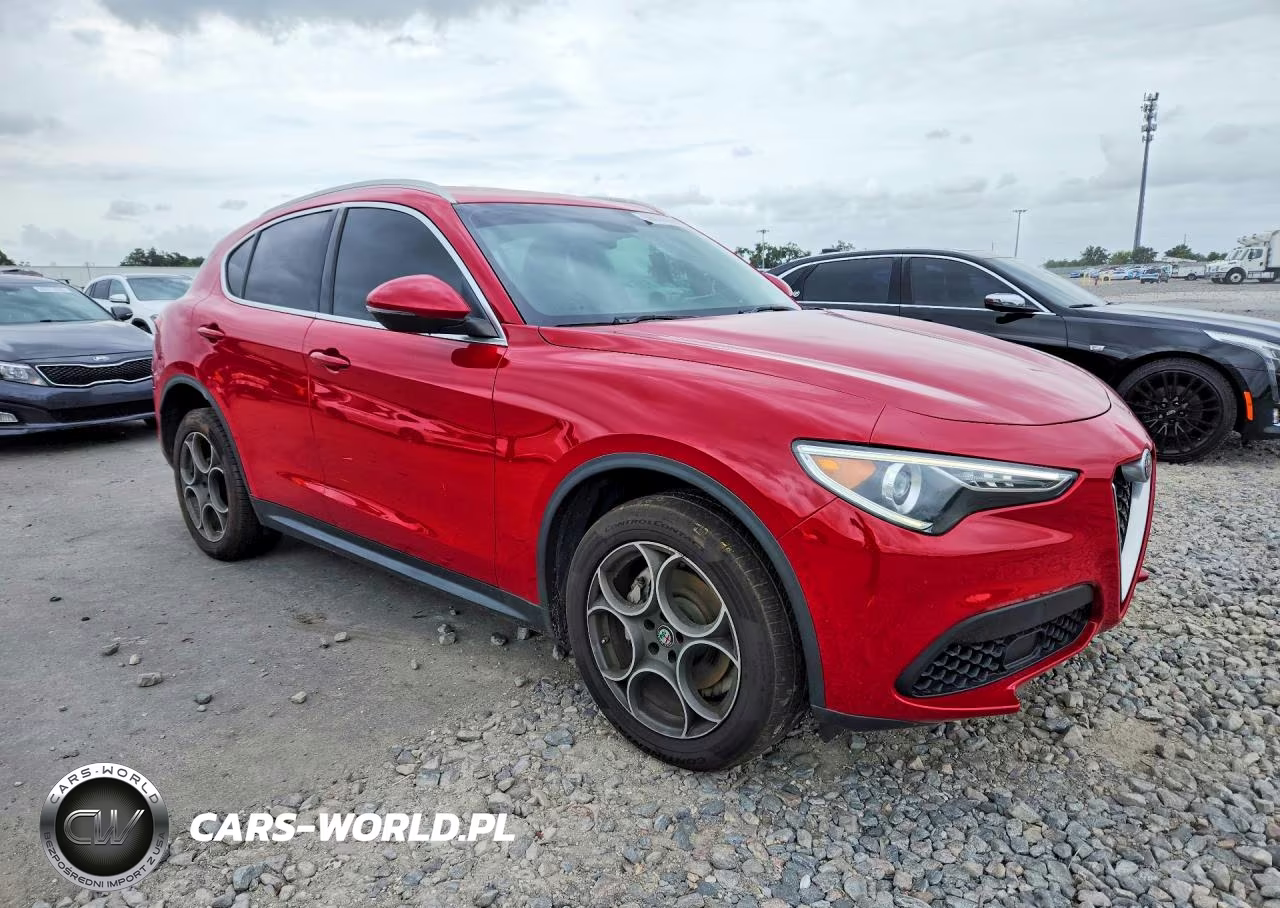 2018 Alfa Romeo Stelvio VIN:ZASFAKAN5J7B59660 - 4
