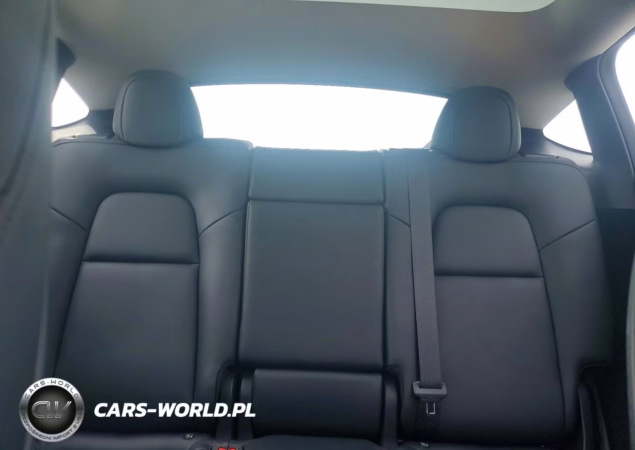 2022 Tesla Model Y VIN:7SAYGDEE1NA003282 - 10