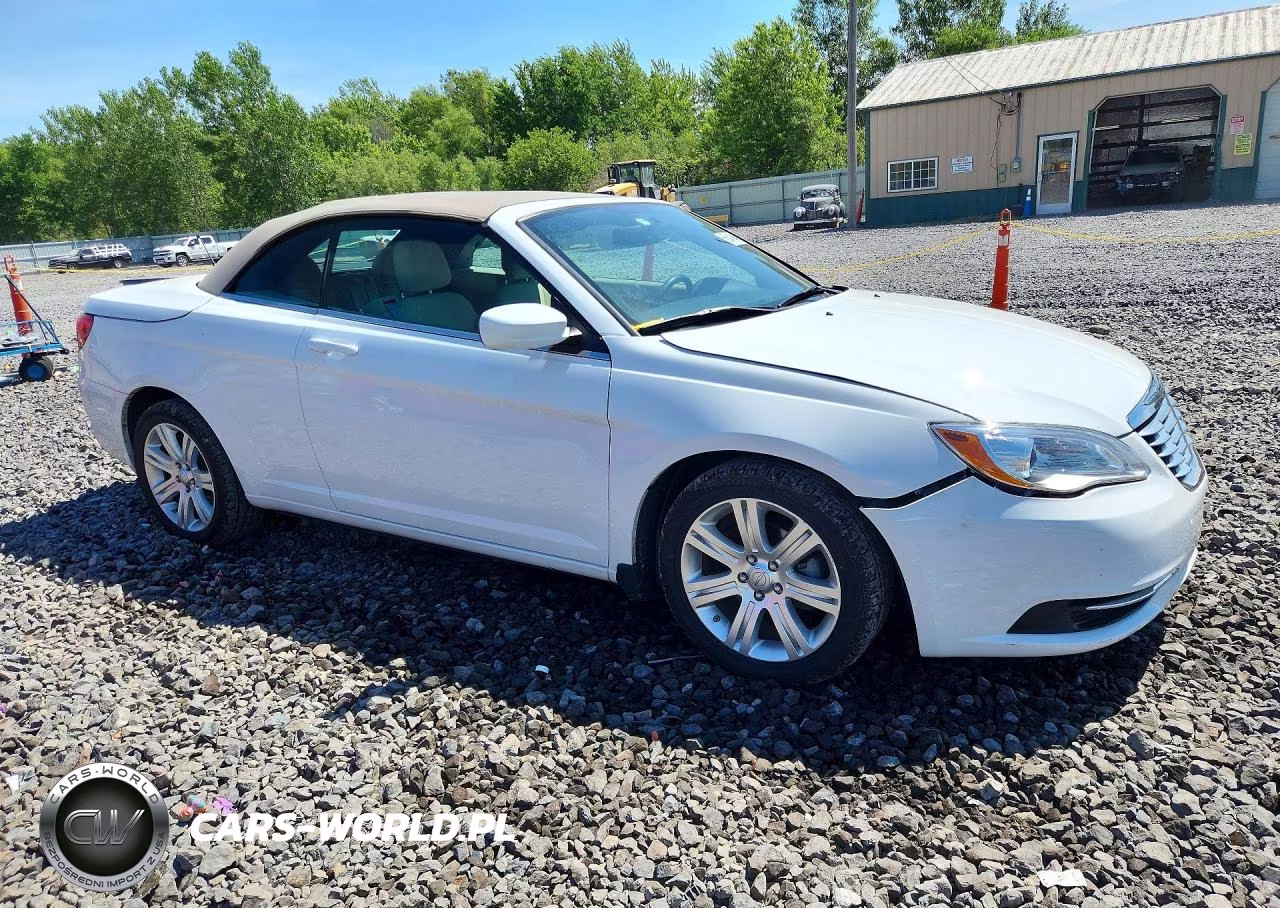2012 Chrysler 200 Touring VIN:1C3BCBEG8CN255556 - 4
