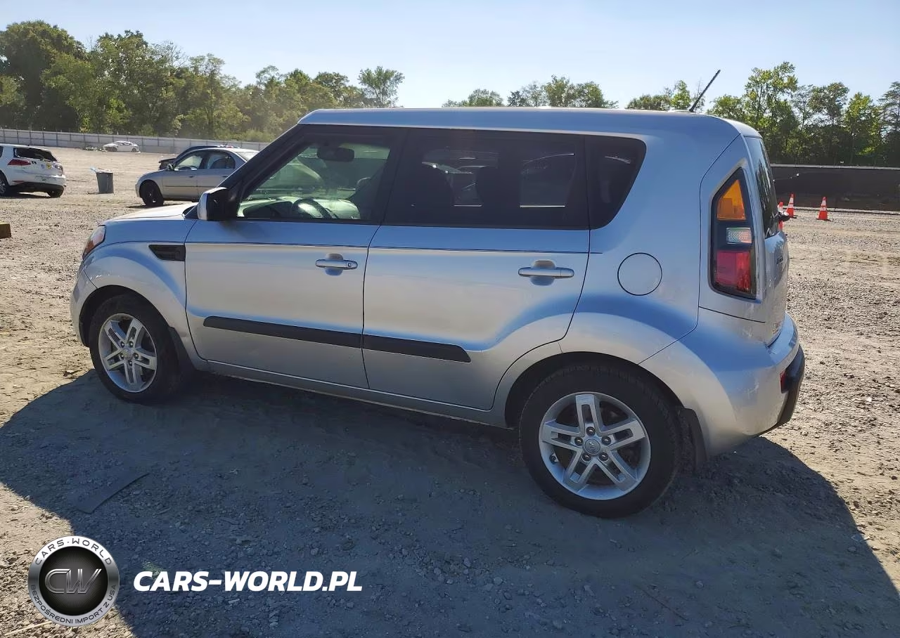 2011 Kia Soul + VIN:KNDJT2A21B7345622 - 2