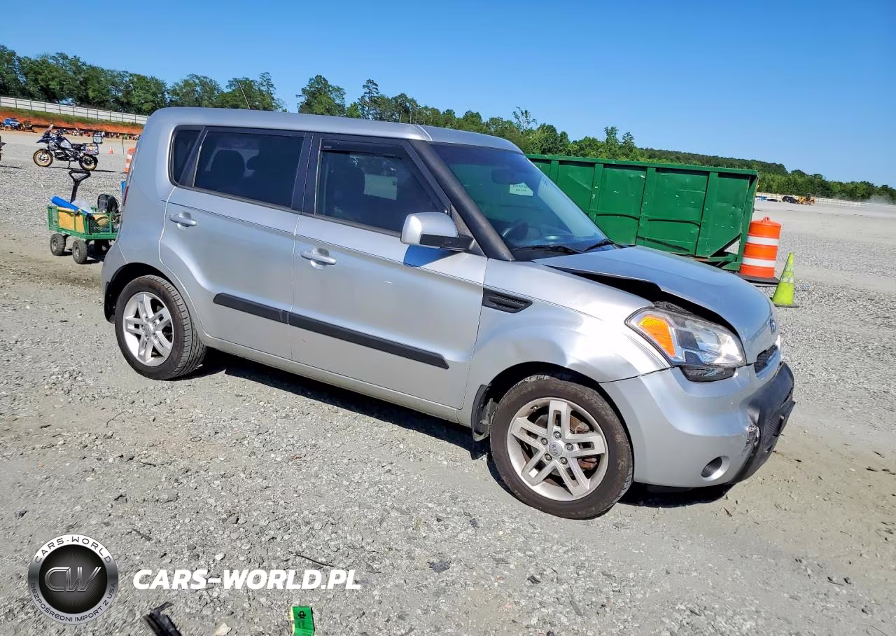 2011 Kia Soul + VIN:KNDJT2A21B7345622 - 4