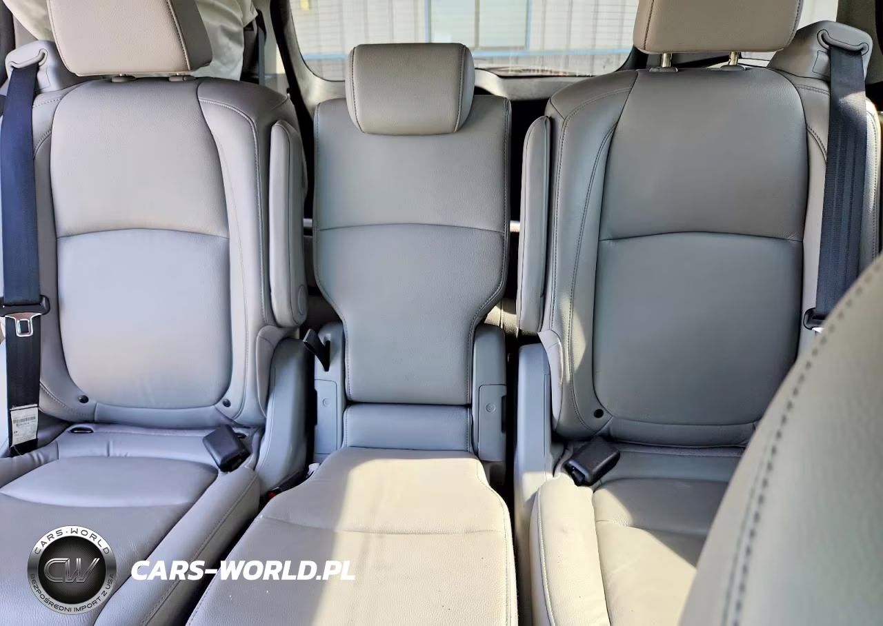 2018 Honda Odyssey Touring VIN:5FNRL6H88JB020401 - 10