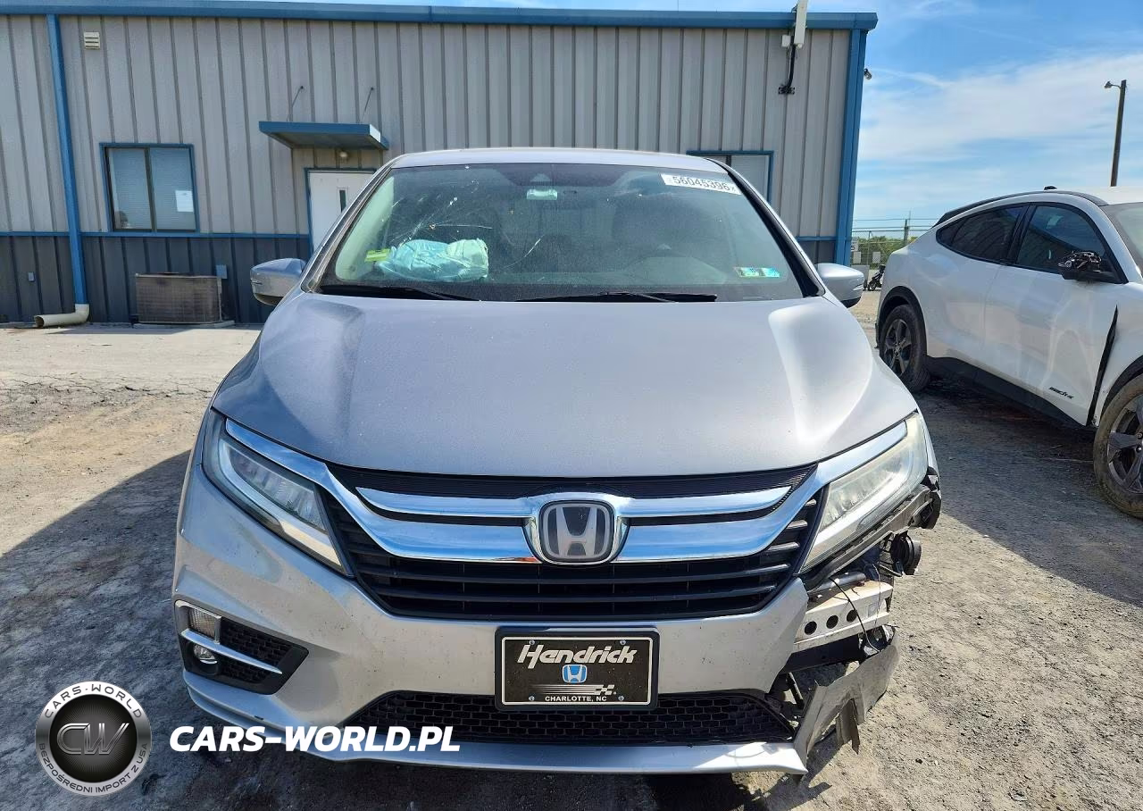 2018 Honda Odyssey Touring VIN:5FNRL6H88JB020401 - 5