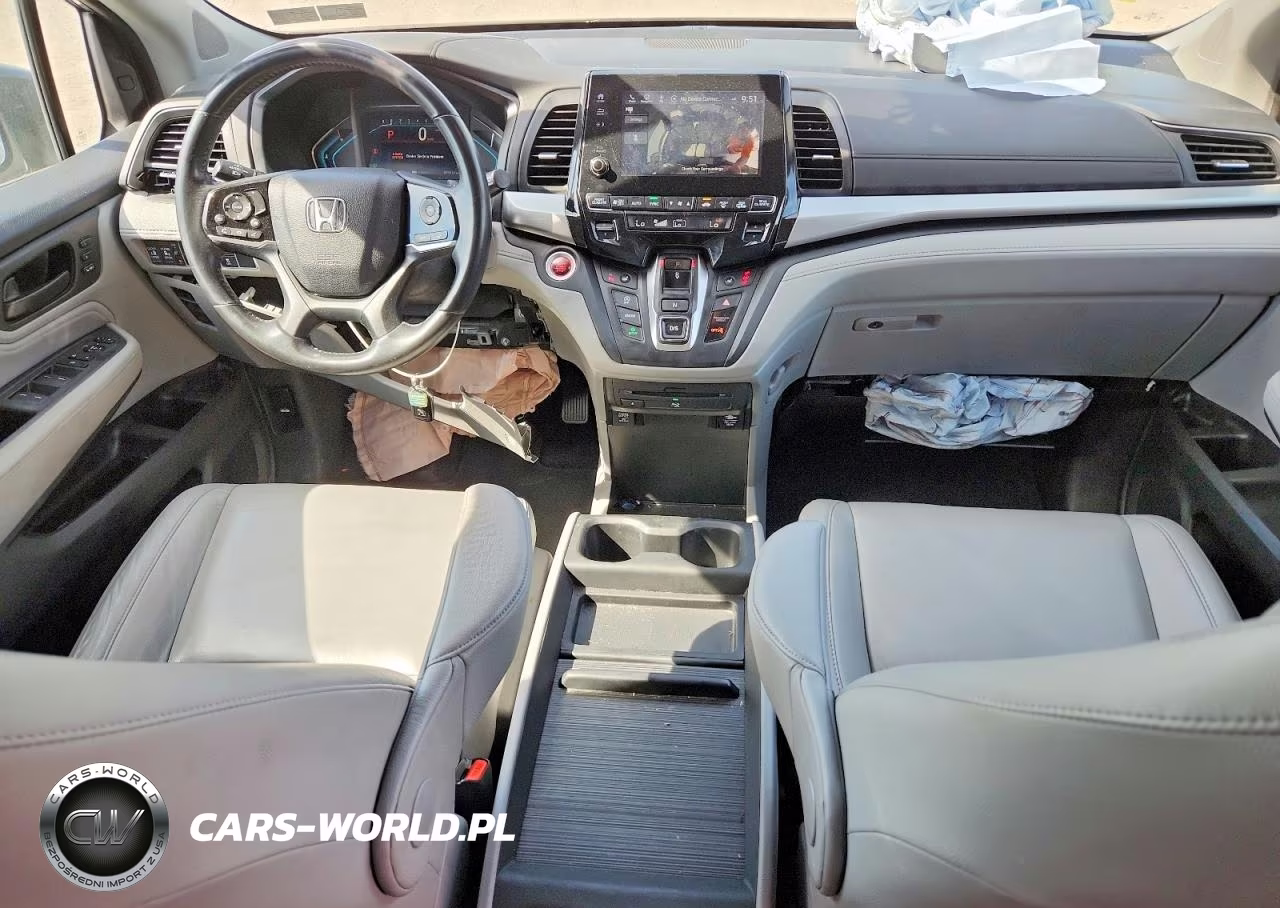 2018 Honda Odyssey Touring VIN:5FNRL6H88JB020401 - 8