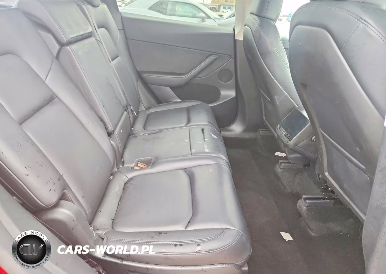 2024 Tesla Model Y VIN:7SAYGAEE6RF092676 - 10