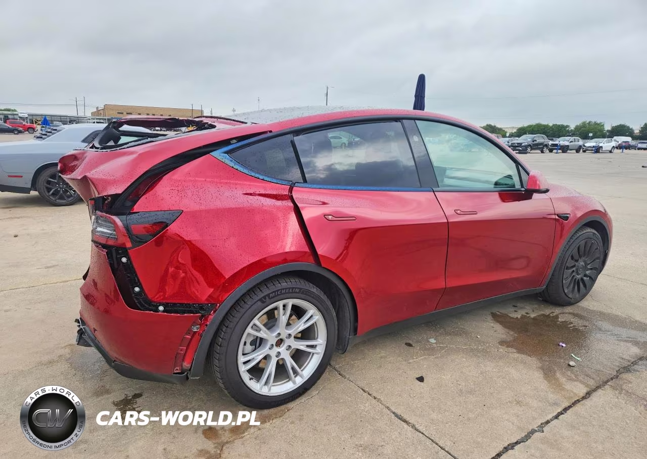 2024 Tesla Model Y VIN:7SAYGAEE6RF092676 - 3