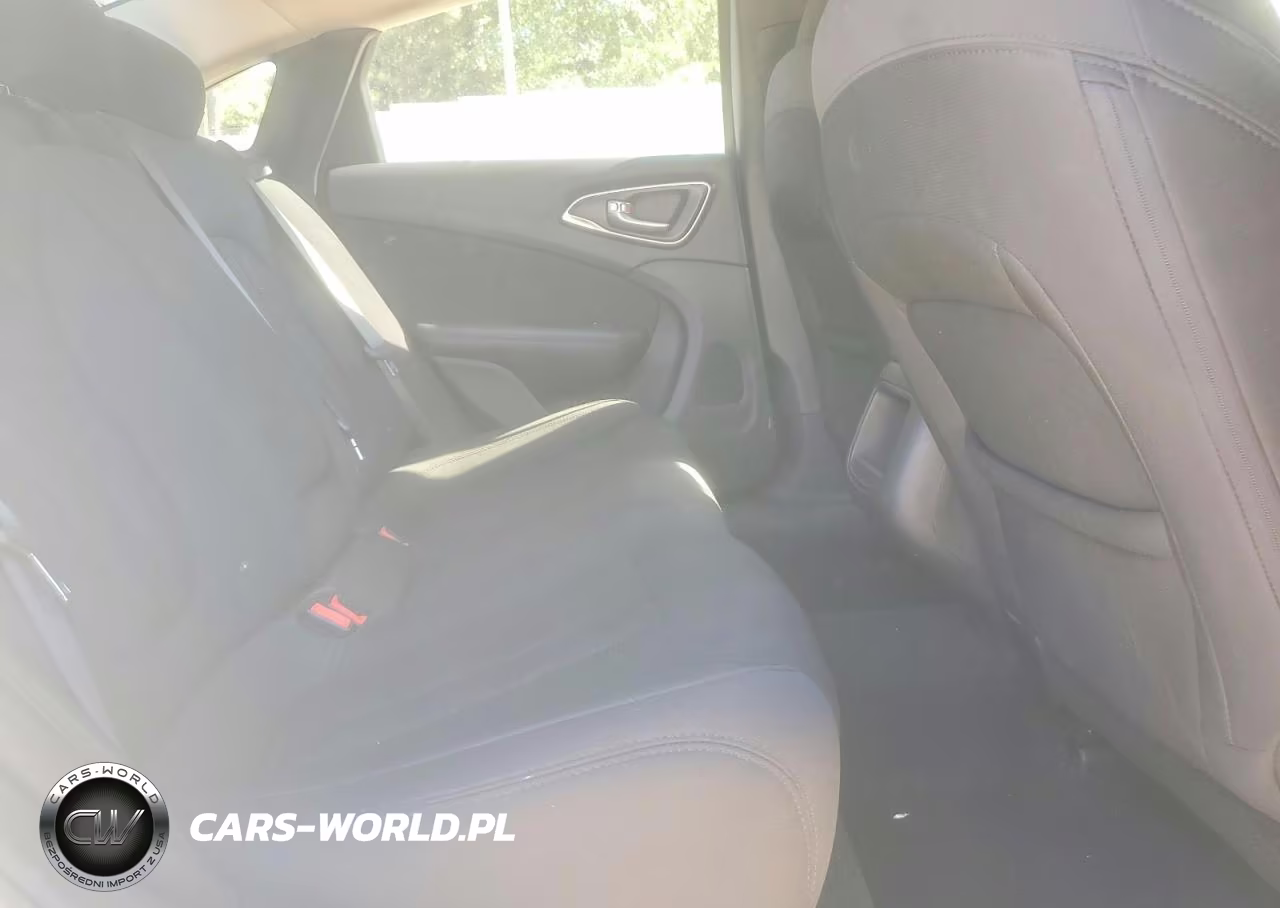2017 Chrysler 200 Limited VIN:1C3CCCAB2HN512318 - 10
