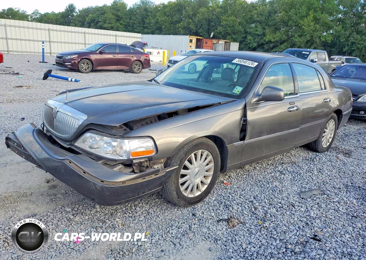2004 Lincoln Town Car Signature