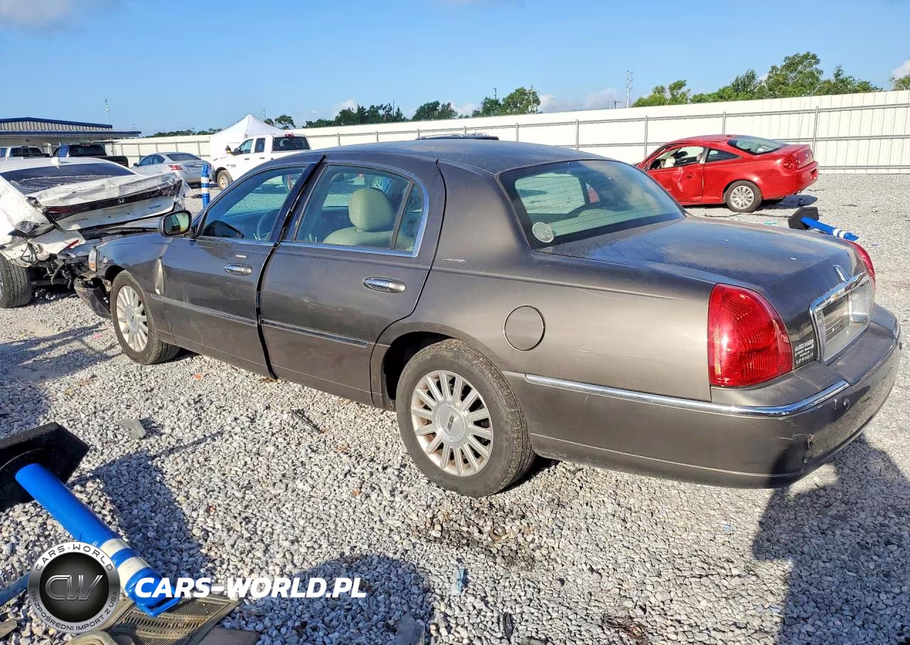 2004 Lincoln Town Car Signature VIN:1LNHM81W24Y671200 - 2