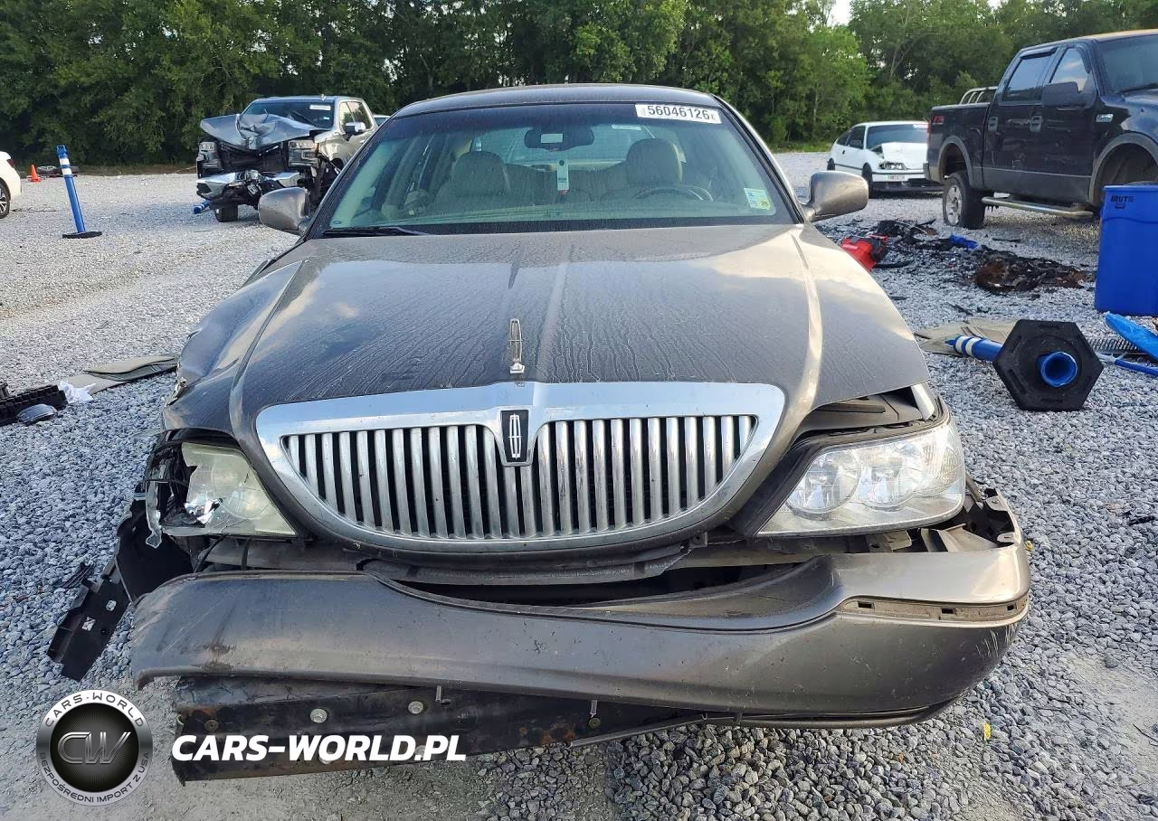 2004 Lincoln Town Car Signature VIN:1LNHM81W24Y671200 - 5