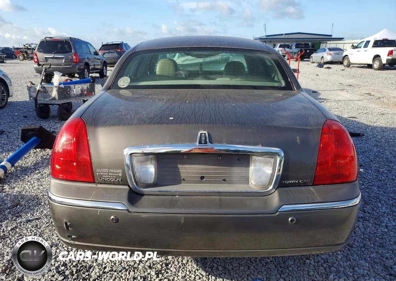 2004 Lincoln Town Car Signature VIN:1LNHM81W24Y671200 - 6