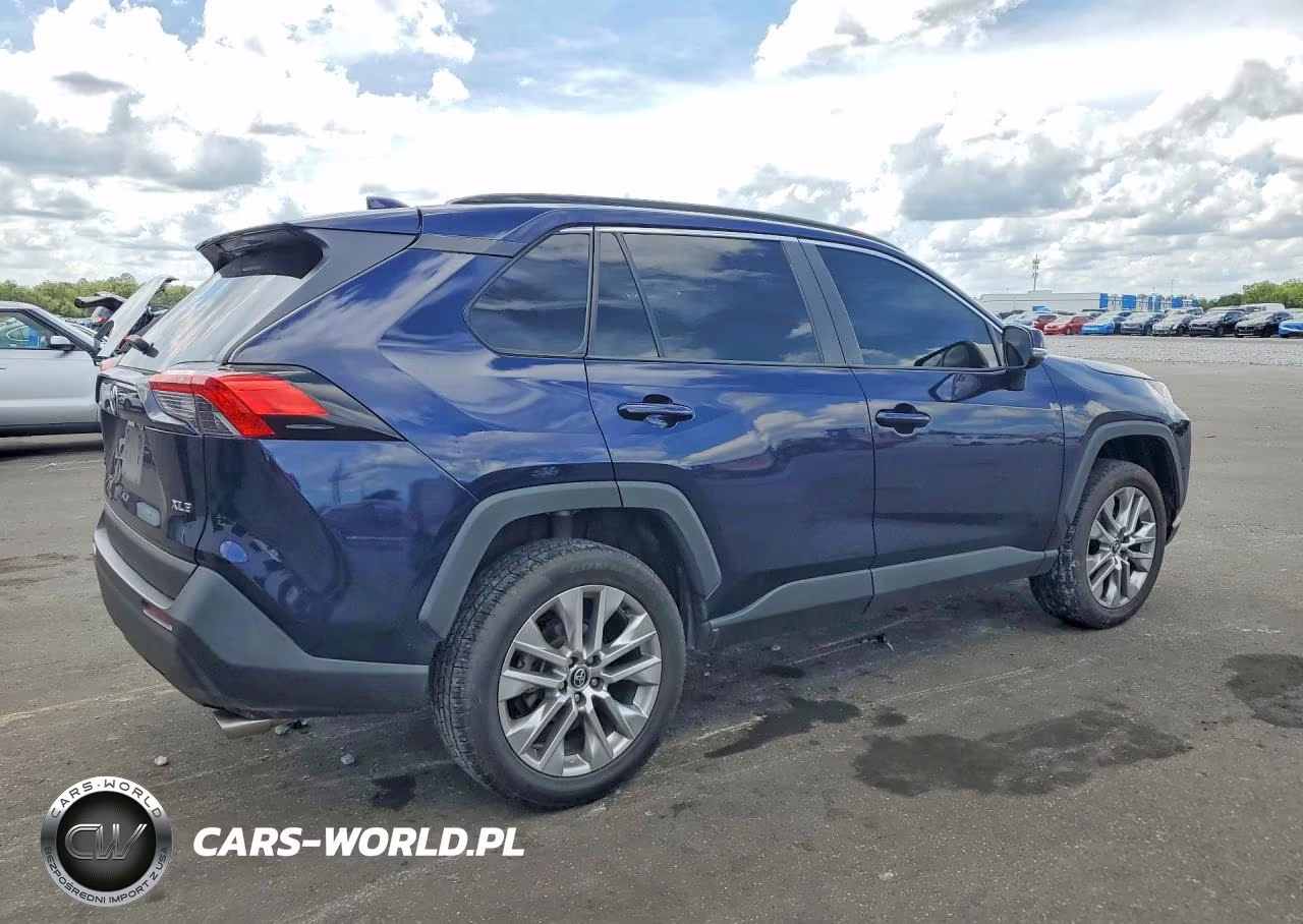 2021 Toyota Rav4 Xle Premium VIN:2T3C1RFV9MW118146 - 3