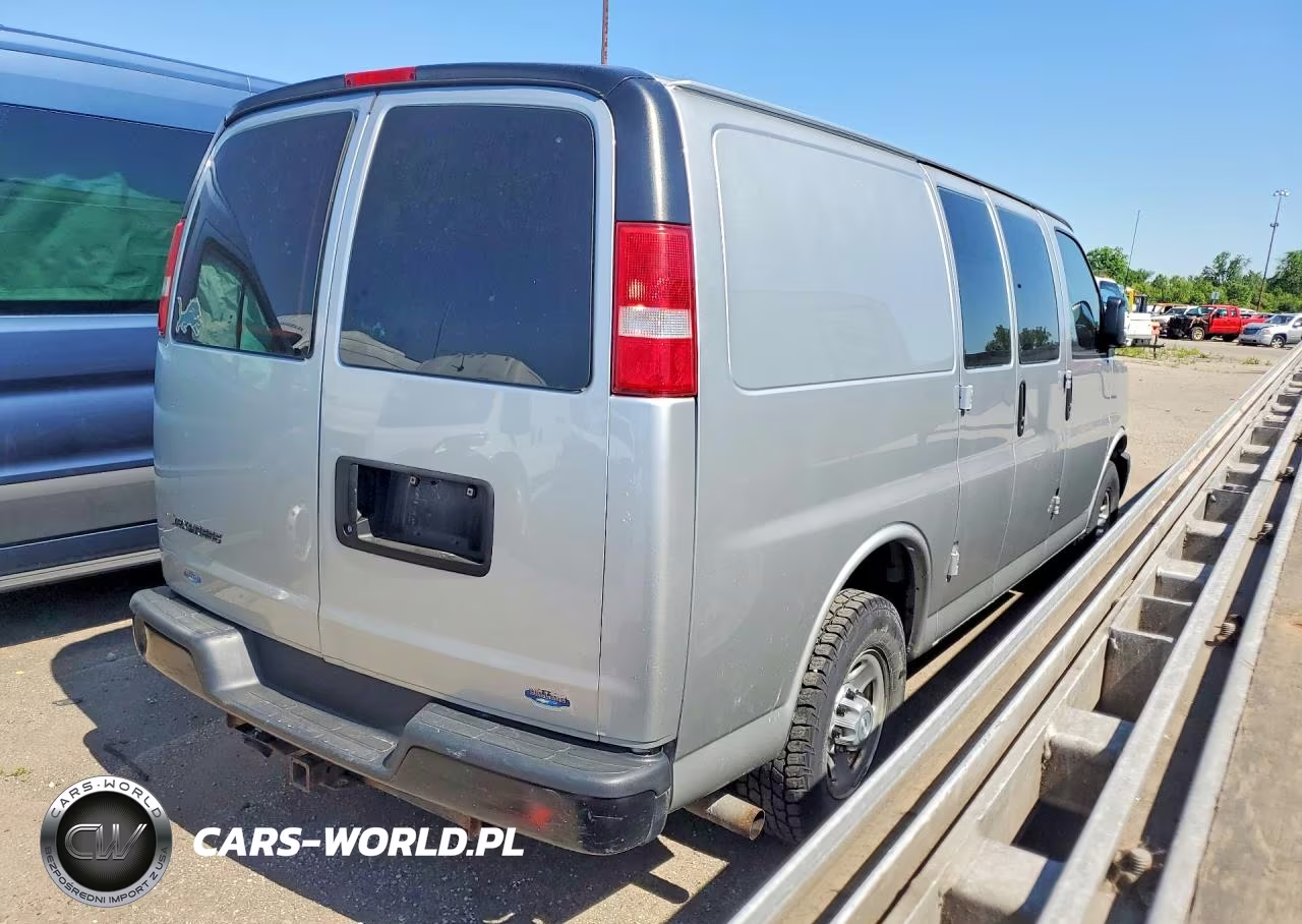 2017 Chevrolet Express G3500 VIN:1GCZGGFG6H1350948 - 3