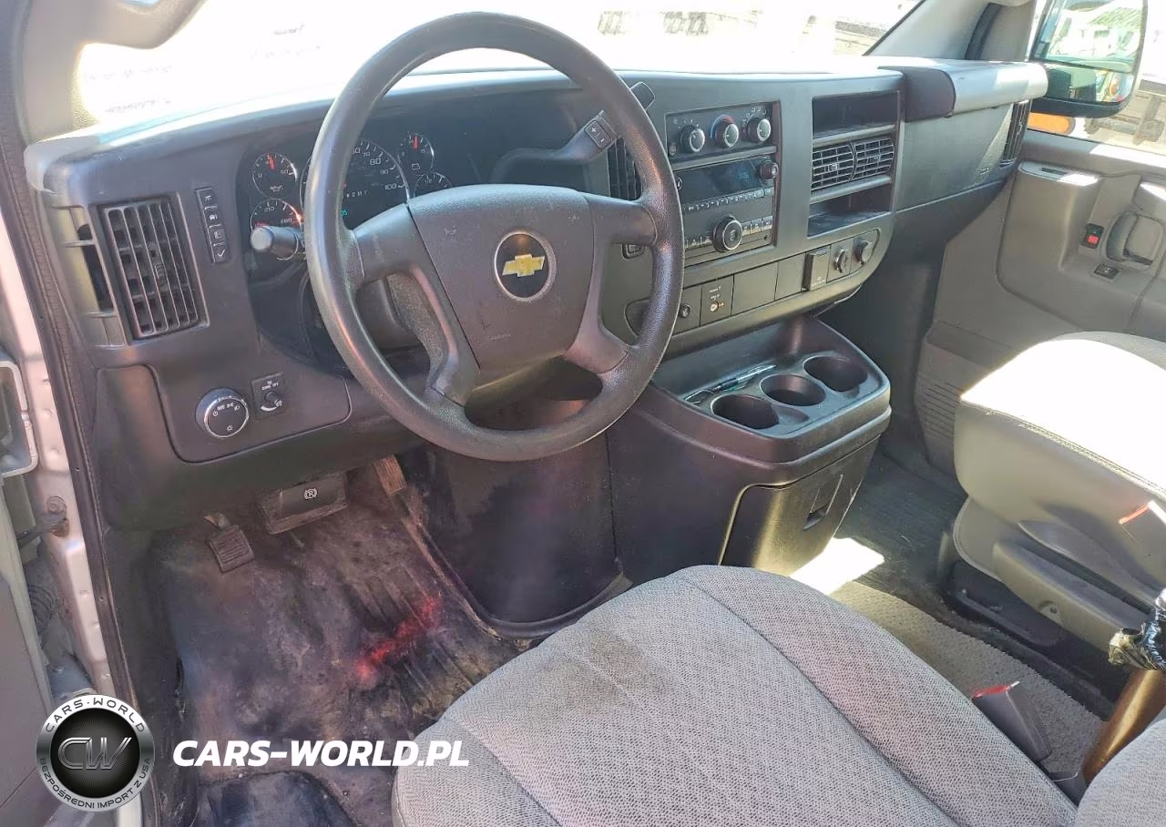 2017 Chevrolet Express G3500 VIN:1GCZGGFG6H1350948 - 8