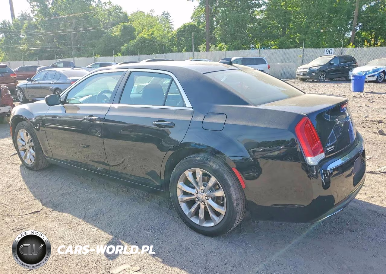 2017 Chrysler 300 Limited VIN:2C3CCARGXHH585854 - 2