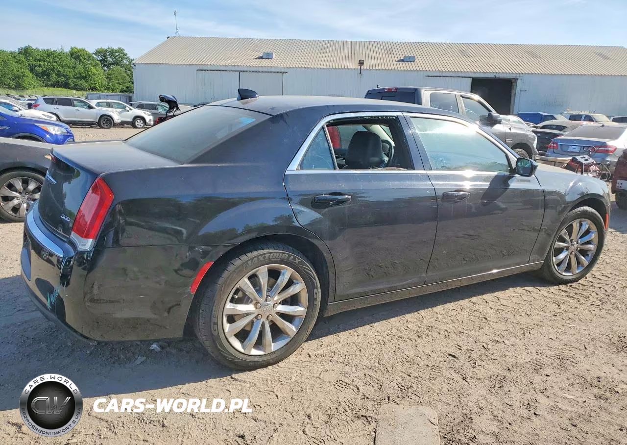 2017 Chrysler 300 Limited VIN:2C3CCARGXHH585854 - 3