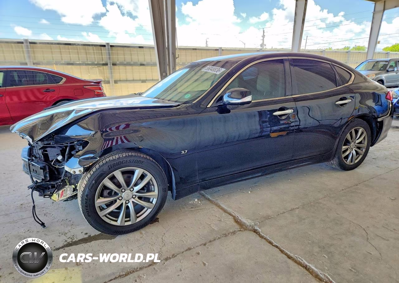 2016 Infiniti Q70 3.7