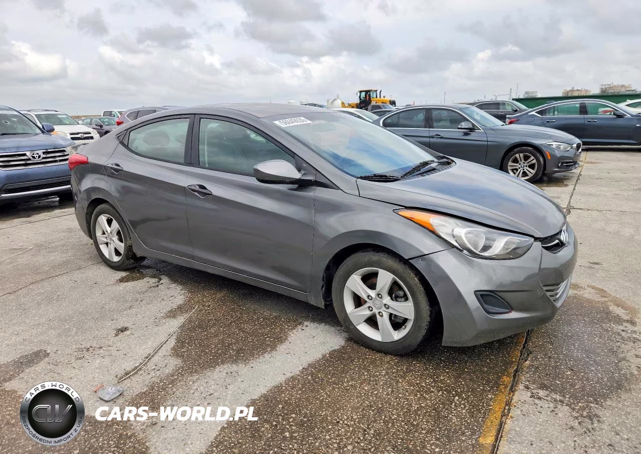 2013 Hyundai Elantra Gls VIN:5NPDH4AE7DH258942 - 4