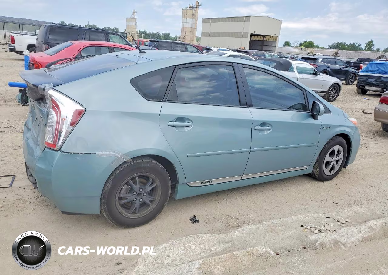 2015 Toyota Prius Two VIN:JTDKN3DU5F1900257 - 3