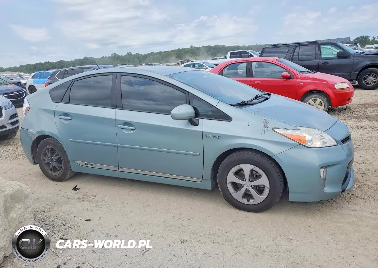 2015 Toyota Prius Two VIN:JTDKN3DU5F1900257 - 4