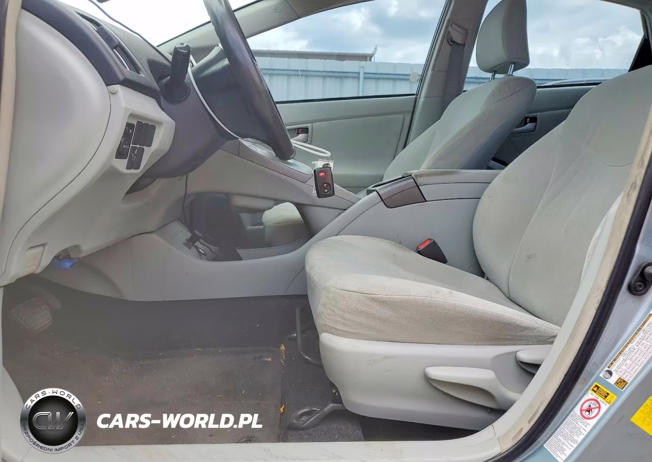 2015 Toyota Prius Two VIN:JTDKN3DU5F1900257 - 7