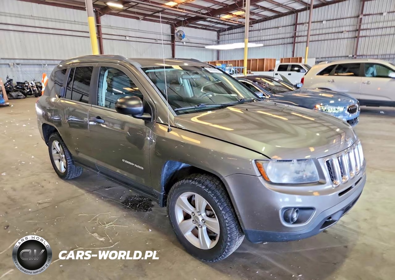 2014 Jeep Compass Sport VIN:1C4NJDBB1ED586152 - 4