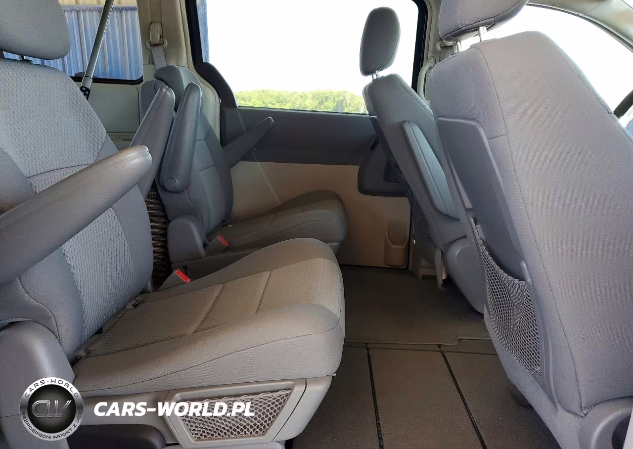 2010 Chrysler Town & Country Lx VIN:2A4RR4DE3AR148719 - 10