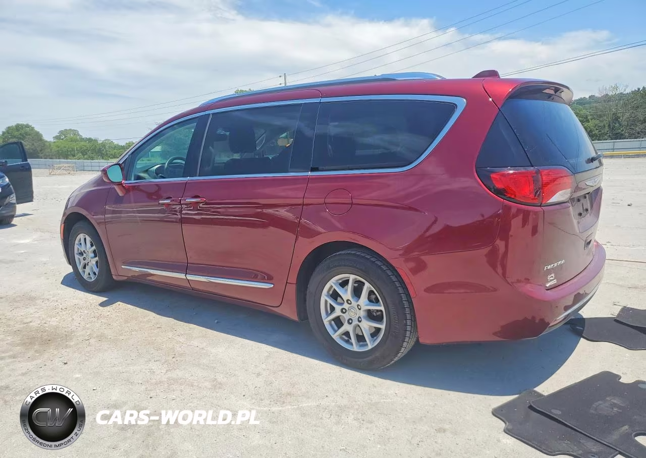 2020 Chrysler Pacifica Touring L VIN:2C4RC1BG9LR232914 - 2