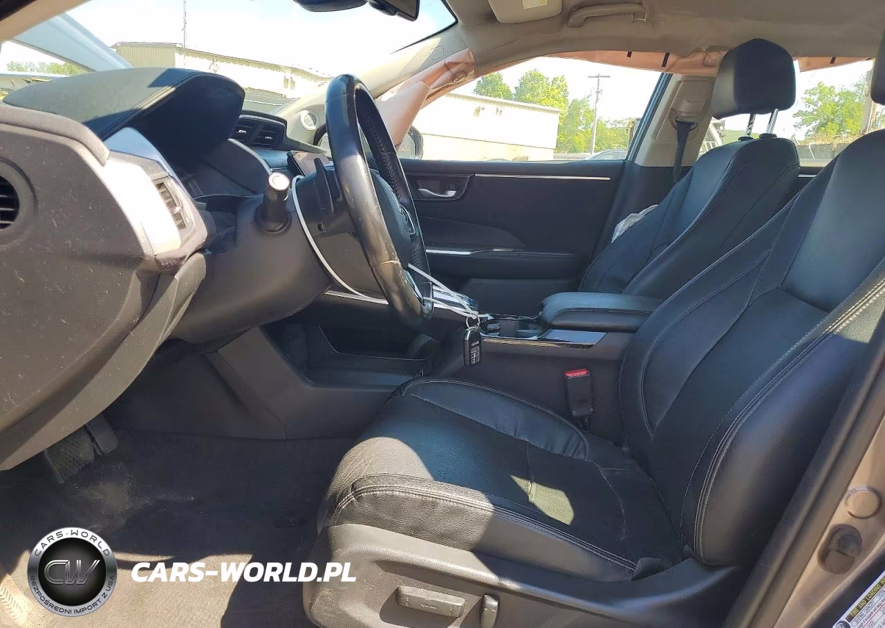 2018 Honda Clarity Touring VIN:JHMZC5F34JC010882 - 7
