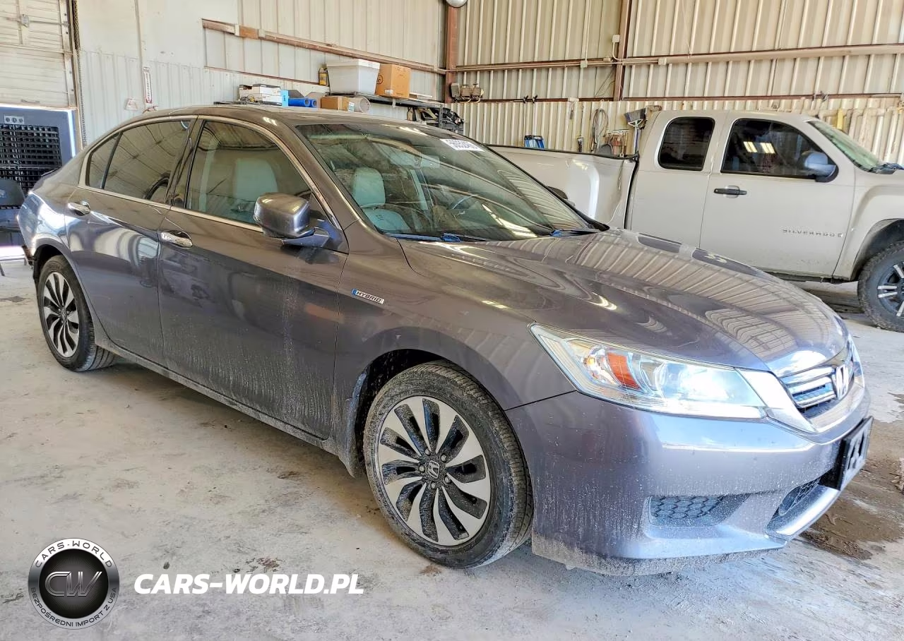 2015 Honda Accord Touring Hybrid VIN:1HGCR6F79FA002568 - 4