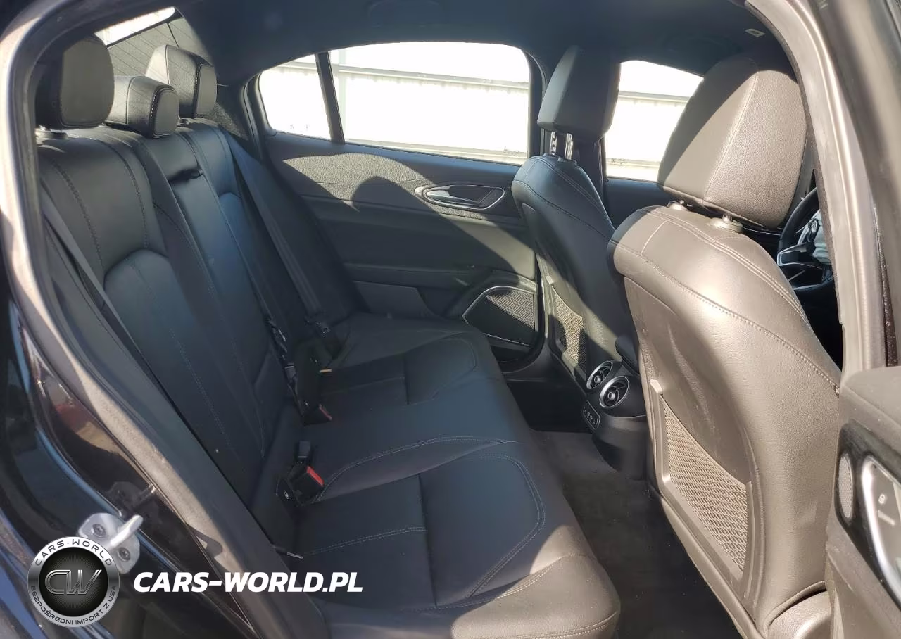 2022 Alfa Romeo Giulia VIN:ZARFANAN3N7652985 - 10