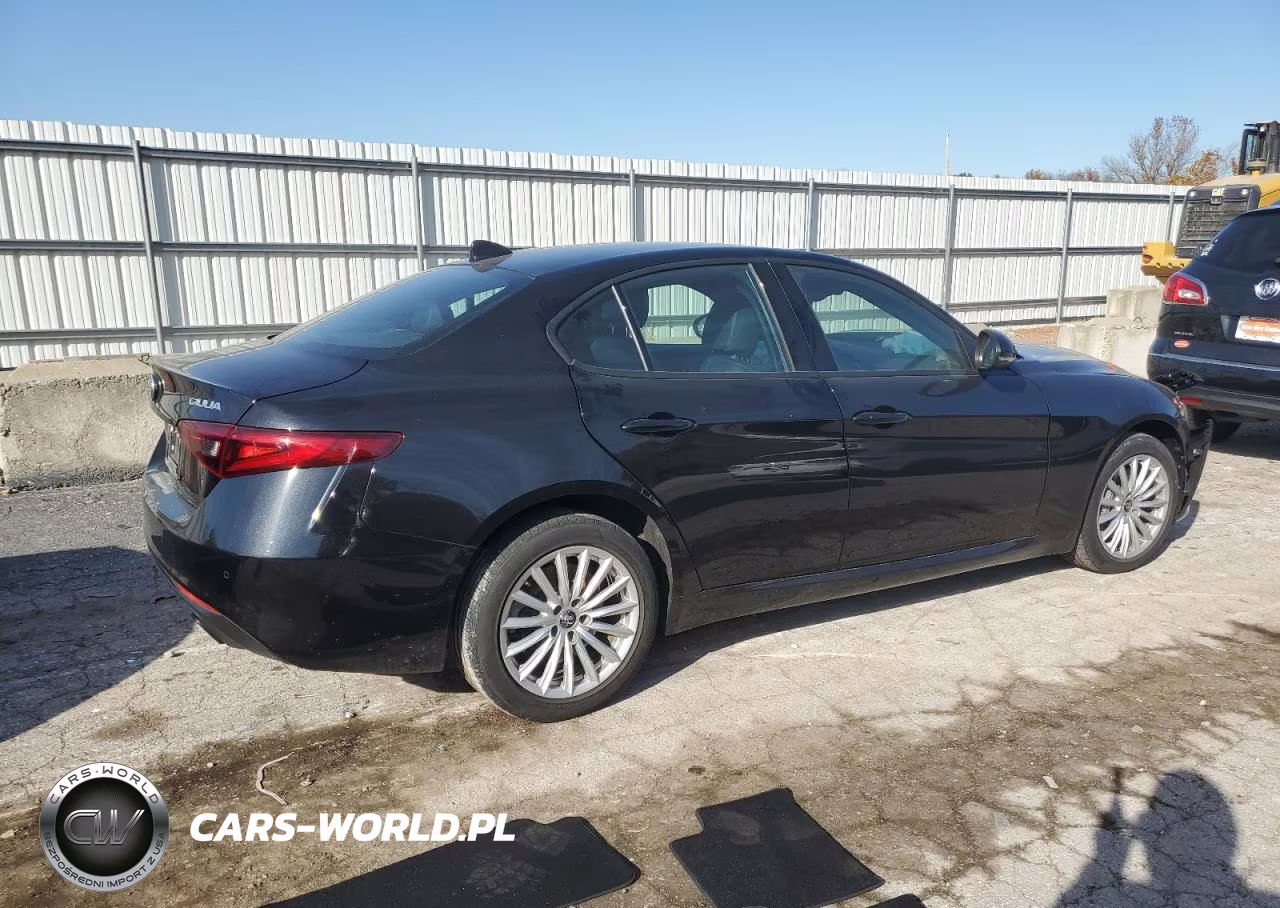 2022 Alfa Romeo Giulia VIN:ZARFANAN3N7652985 - 3