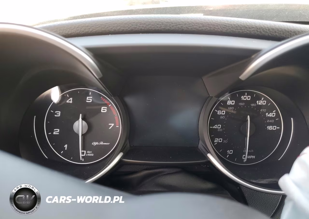 2022 Alfa Romeo Giulia VIN:ZARFANAN3N7652985 - 9
